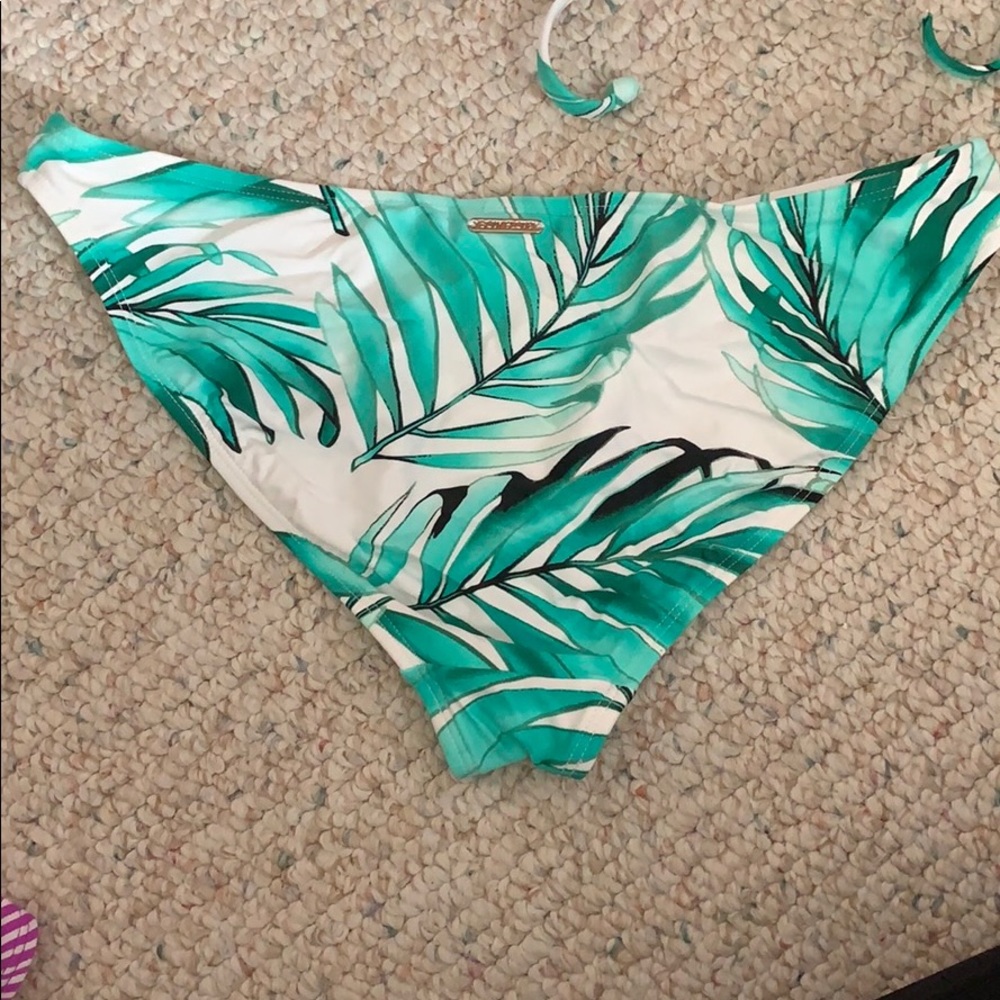 bikini - Picture 3 of 3